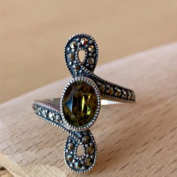 VINTAGE JUDITH JACK STERLING SILVER 925 OLIVE GREEN QUARTZ AND MARCASITE RING